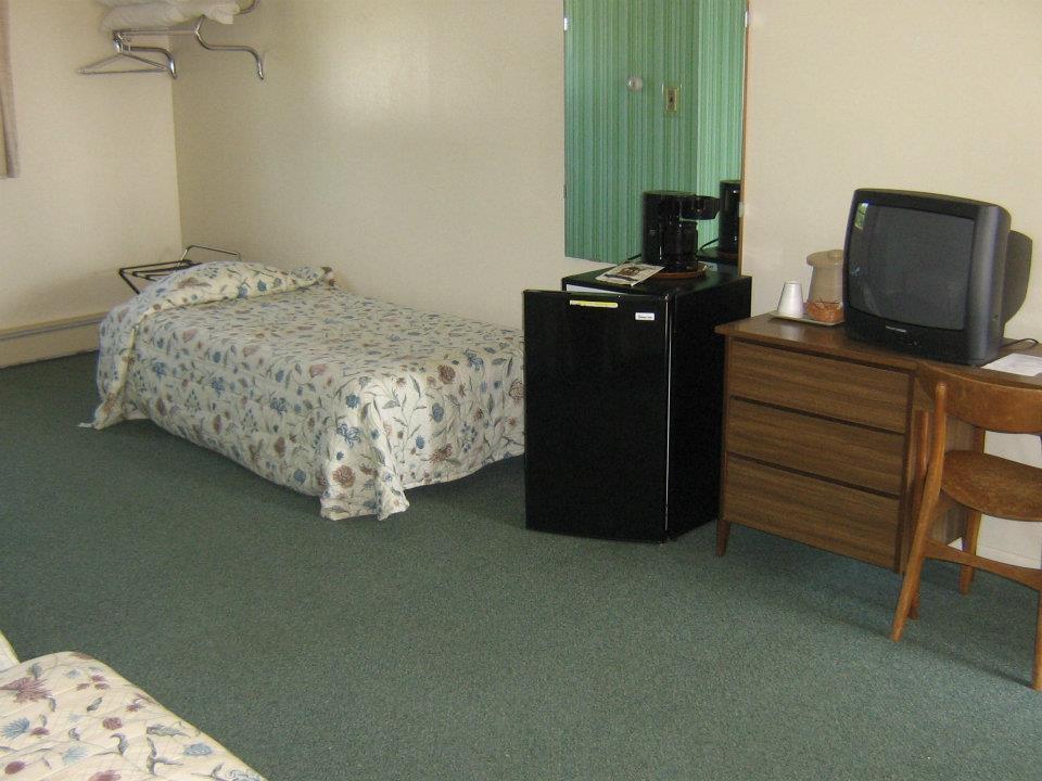 Chapel Hill Motel Brevort Habitación foto