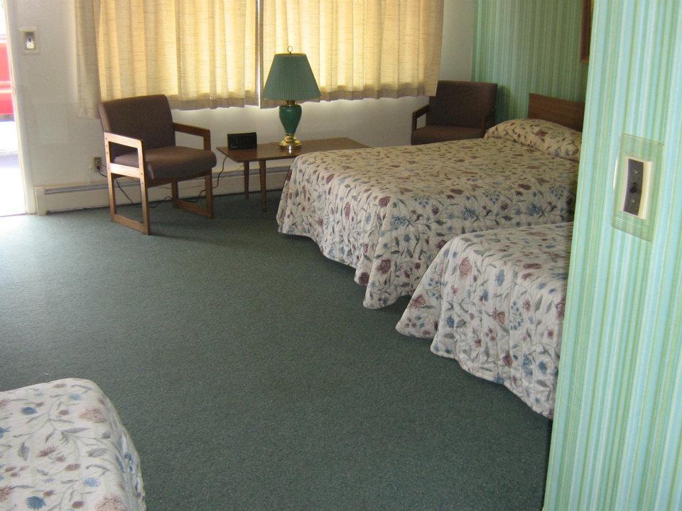 Chapel Hill Motel Brevort Habitación foto