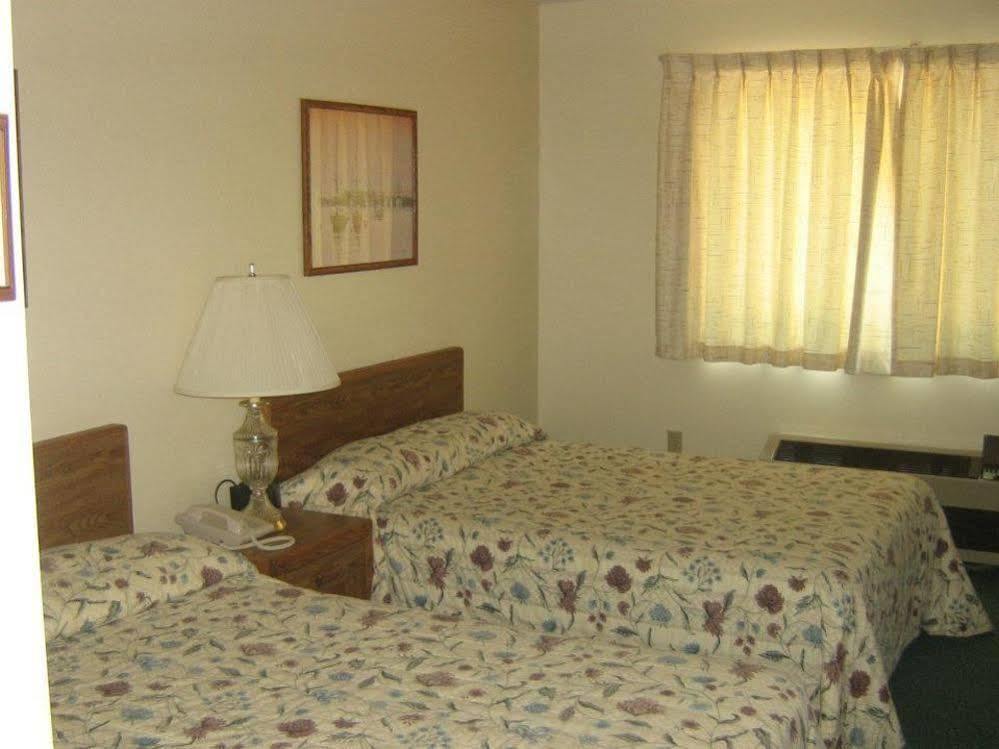 Chapel Hill Motel Brevort Exterior foto