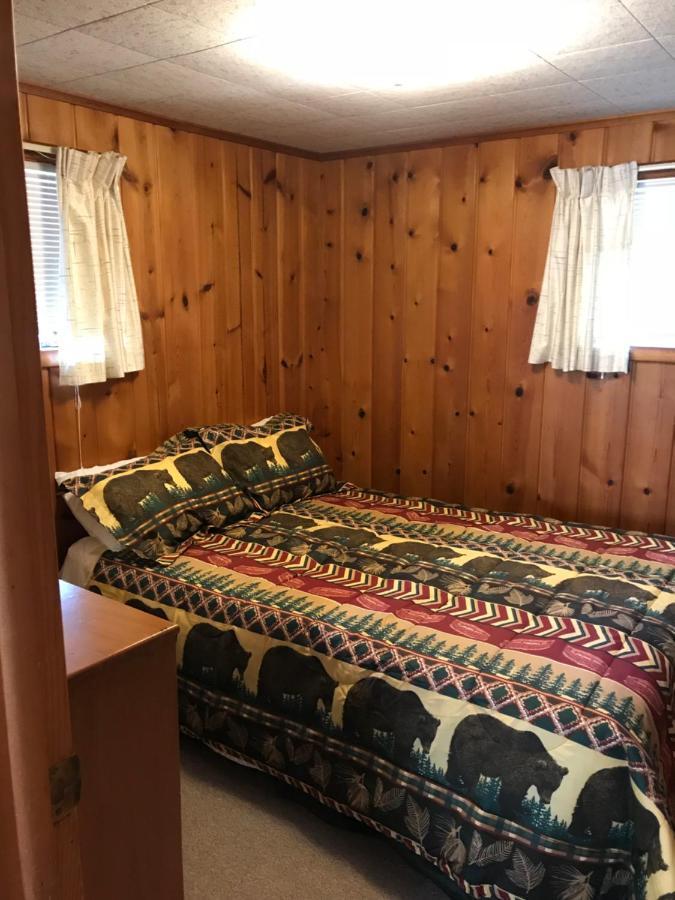 Chapel Hill Motel Brevort Exterior foto